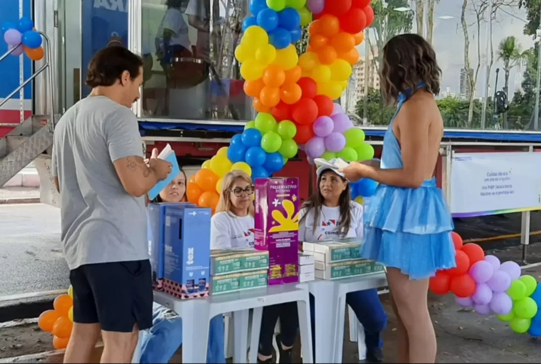 “Carnaval da Prevenção” leva orientação e distribui preservativos em Belém