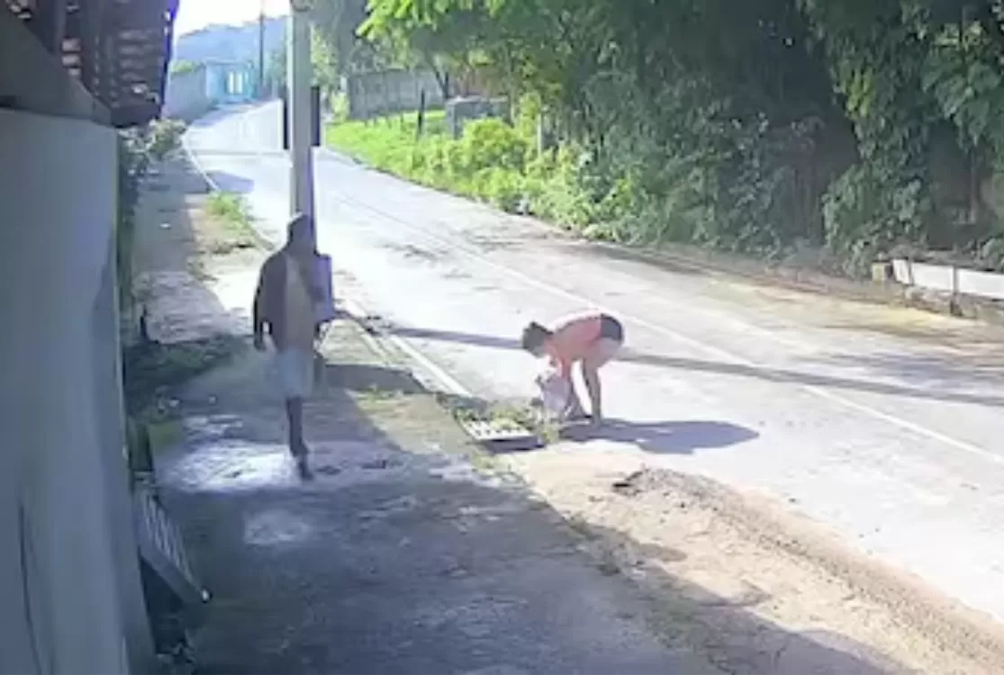 Casal é preso após abandonar bebê em bueiro; criança foi amamentada por PM