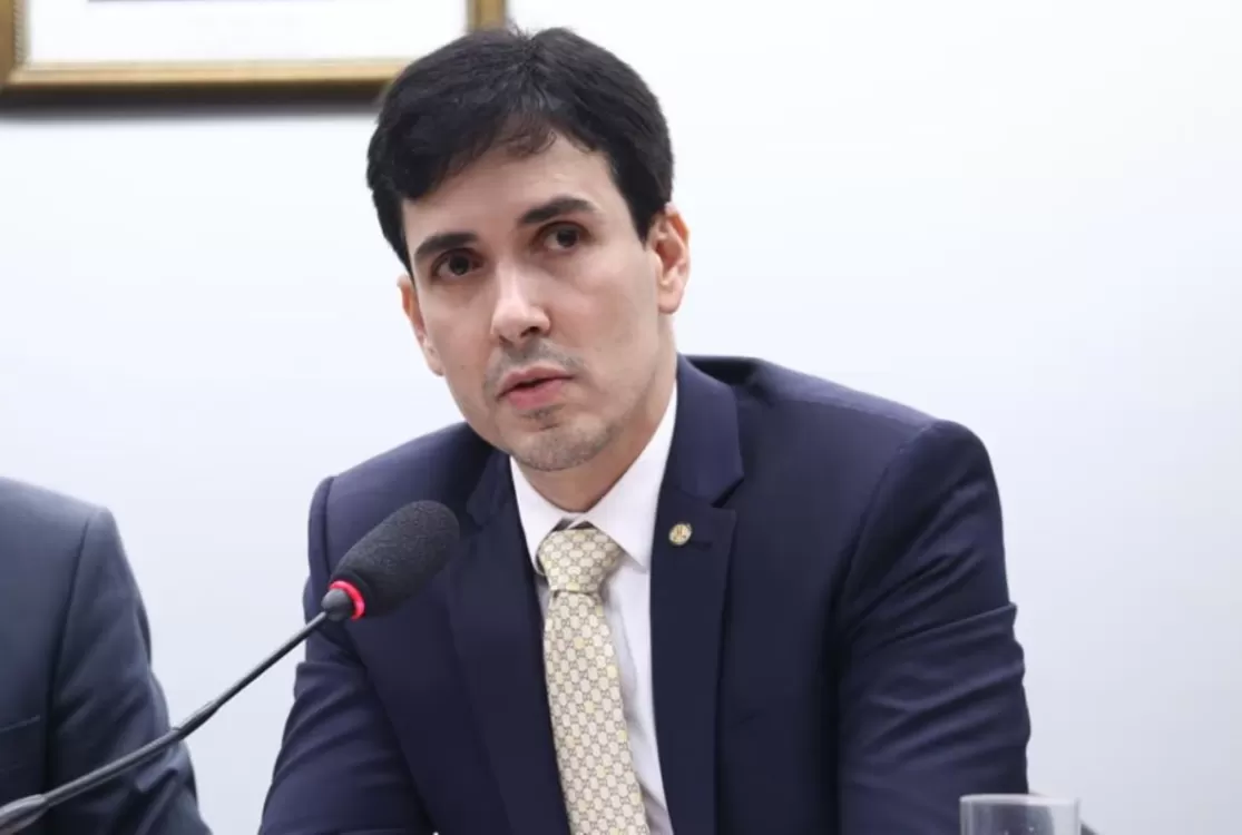Polícia Federal apreende jatinho de deputado investigado por fraudes no INSS