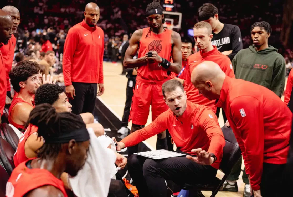 Brasileiro Tiago Splitter é o primeiro técnico latino a levar um time da NBA aos playoffs