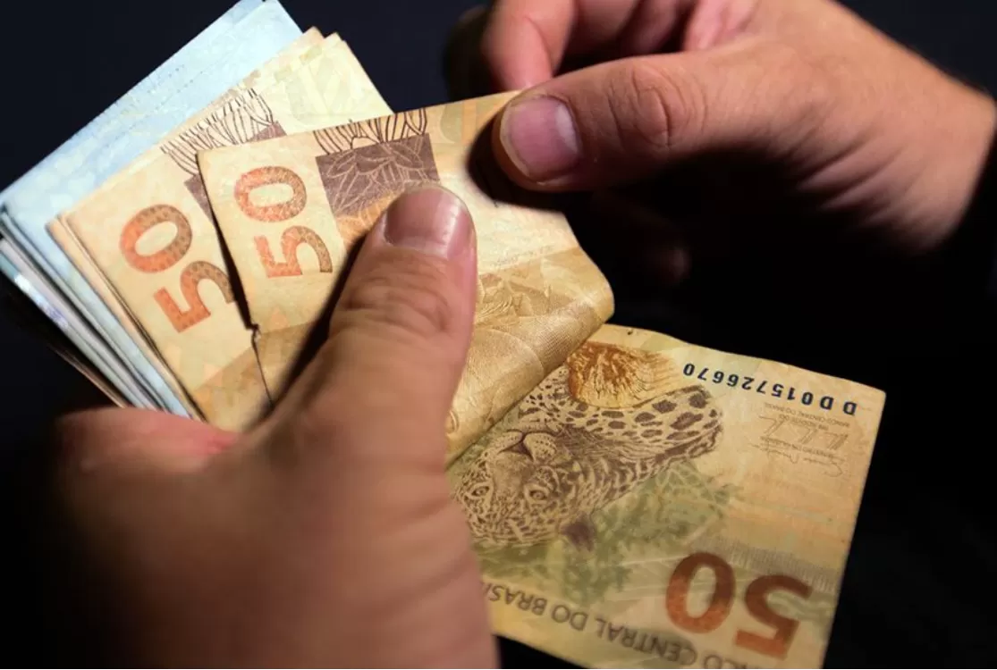 Projeto de Lei de Diretrizes Orçamentárias prevê salário mínimo em R$ 1.717,00 em 2027