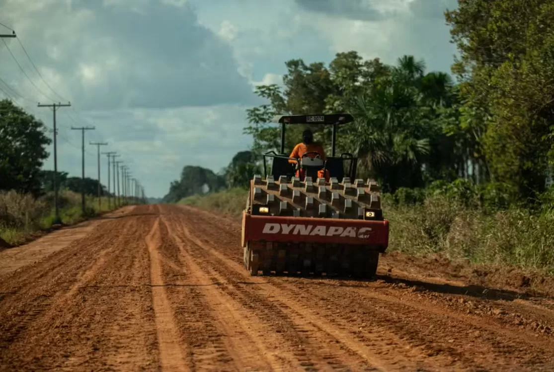 Empresa suspeita de corrupção ganha aval para asfaltar via na Amazônia