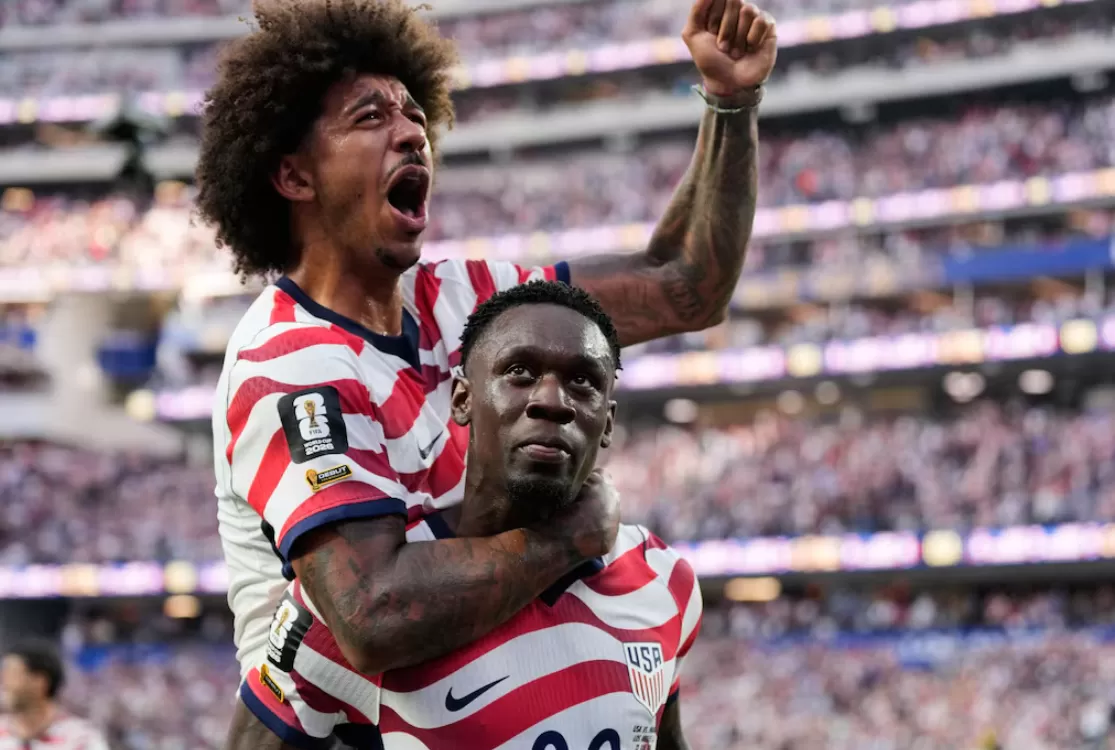EUA aniquilam Paraguai em partida com gol de Maurício e lambança de Bobadilla