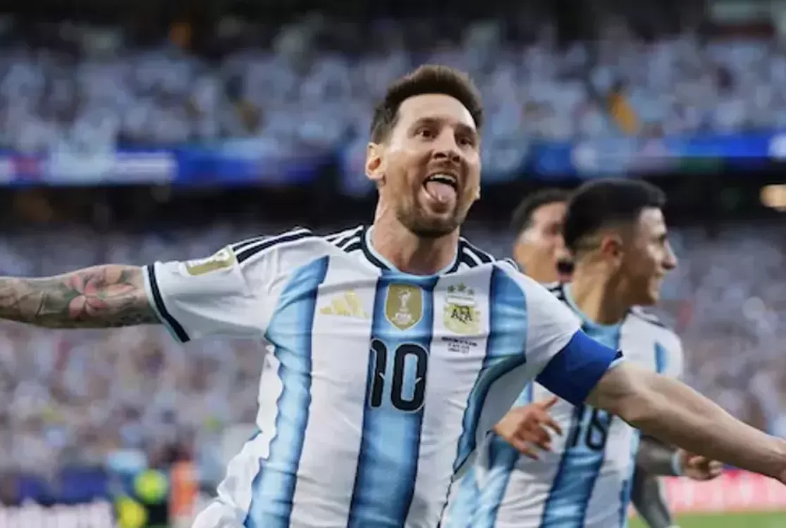 Messi dá espetáculo, iguala Klose na artilharia das Copas e faz Argentina encantar