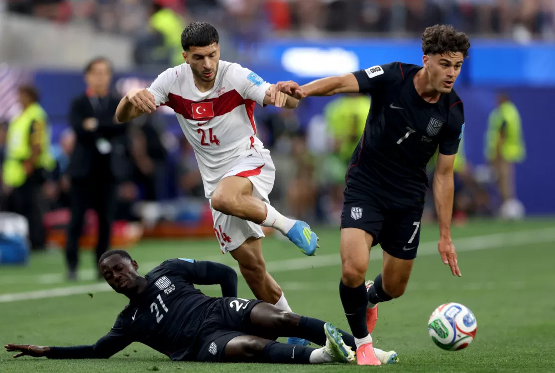 Turquia se despede com vitória e empate faz Paraguai sonhar com classificação