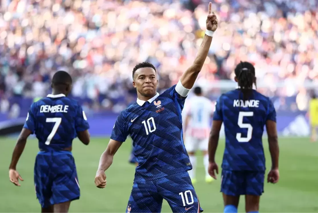 Mbappé iguala Messi na artilharia da Copa e França supera retranca do Paraguai