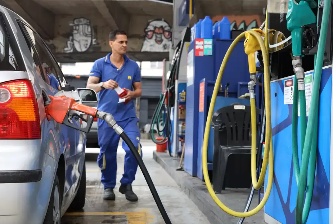 Subsídio de R$ 0,44 por litro da gasolina é prorrogado pelo governo por 30 dias