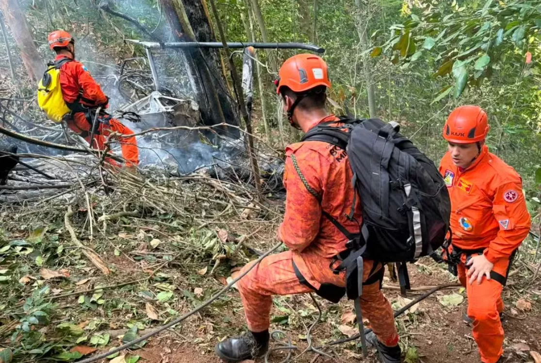 Quatro morrem em queda de helicóptero na Vista Chinesa, no Rio de Janeiro