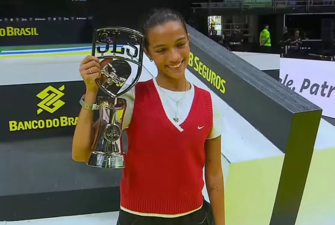 Rayssa Leal derrota atleta japonesa no fim e é campeã do SLS Rio Takeover