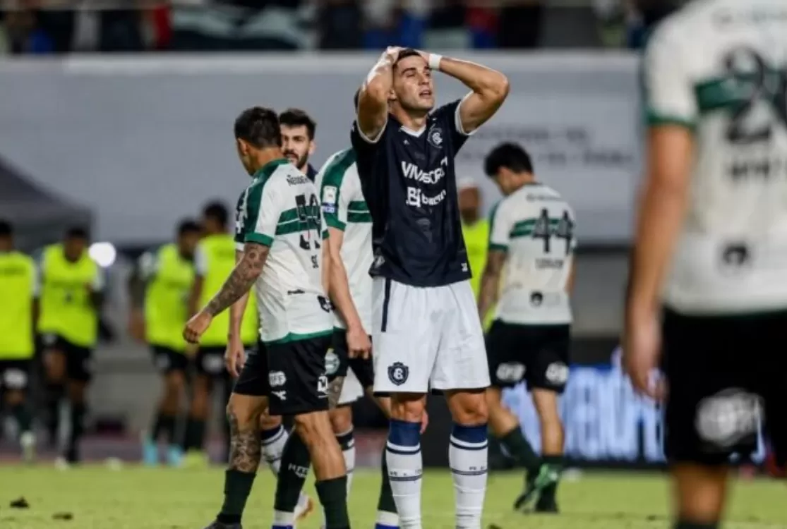 Em jogo de duas viradas, Remo perde para o Coritiba e se complica no Brasileiro