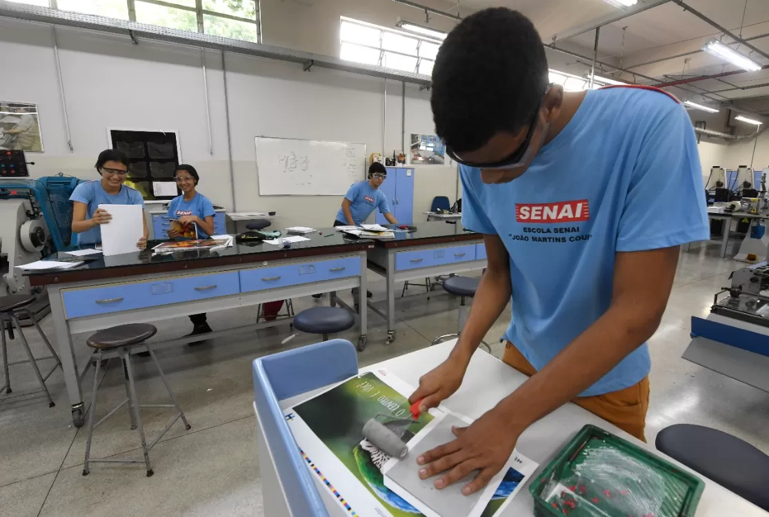 Mesmo com taxa geral baixa, jovens ainda são os que mais sofrem com desemprego