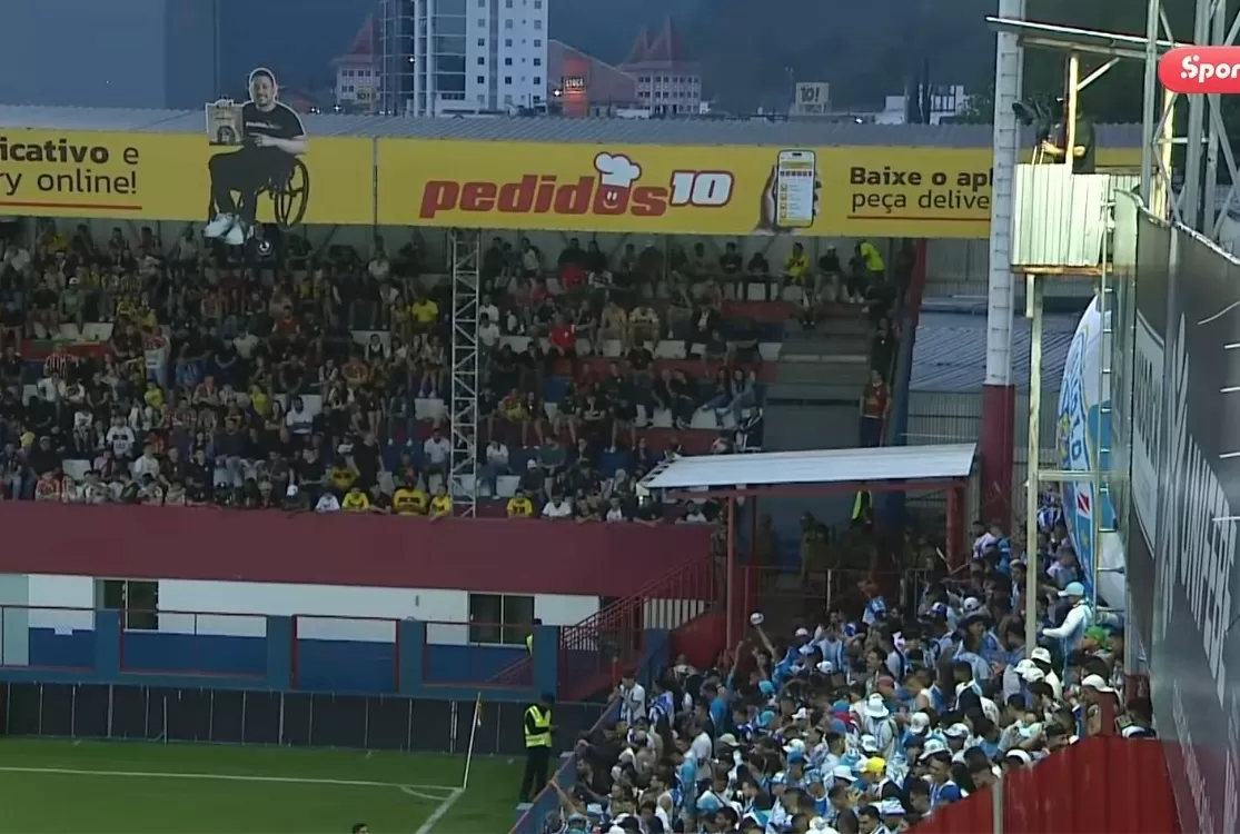 Jogo entre Brusque-SC e Paysandu é suspenso por falta de segurança na arquibancada