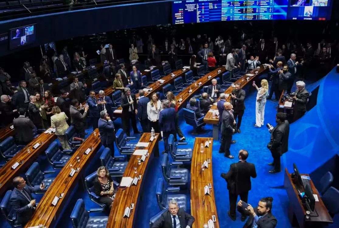 Imprensa internacional repercute fim da escala 6x1 e destaca 'vitória política' de Lula